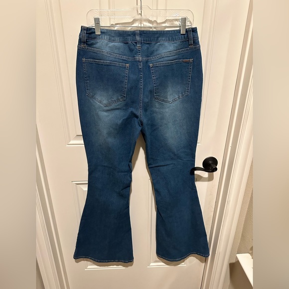 G.I.L.I. Flare Denim - Picture 2 of 8